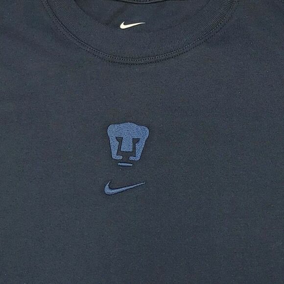 NWT Nike PUMAS UNAM Embroidered Logo Mens Short Sleeve Loose Fit T-Shirt Small - Picture 3 of 12